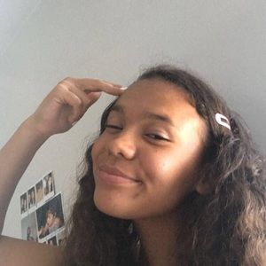 Meet your Posher, Olivia